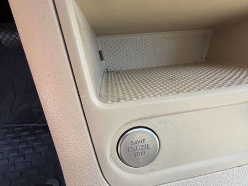 Used 2015 Volkswagen Tiguan SEL image 38