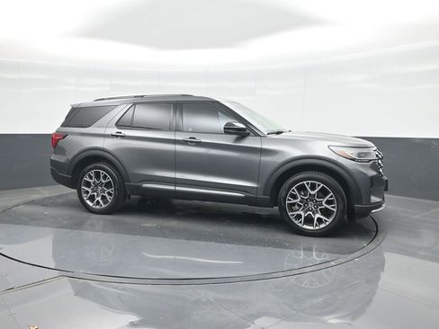 Certified 2025 Ford Explorer Platinum w/ Ultimate Package AWD/4WD image 11