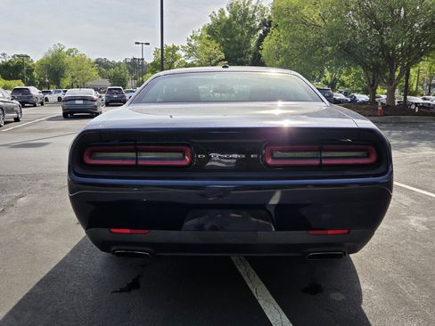 Used 2015 Dodge Challenger SXT image 6
