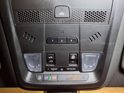 Certified 2025 Cadillac XT6 Premium Luxury image 11