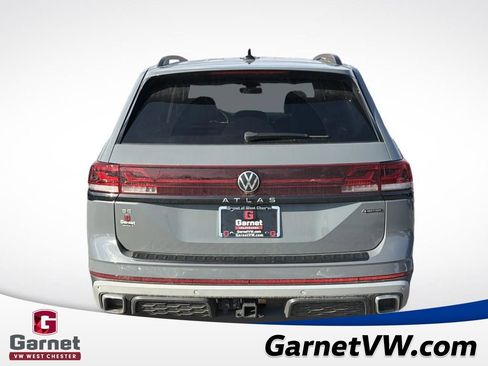 Used 2024 Volkswagen Atlas Peak Edition SE image 4