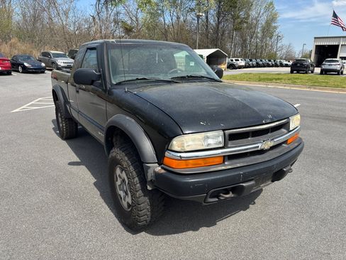 Used 2002 Chevrolet S10 Pickup LS w/ LS Preferred Equipment Group image 3
