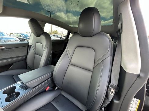 Used 2024 Tesla Model Y 2WD image 16