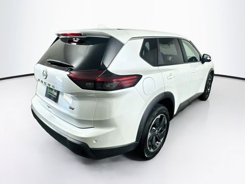 Used 2024 Nissan Rogue SV FWD image 9