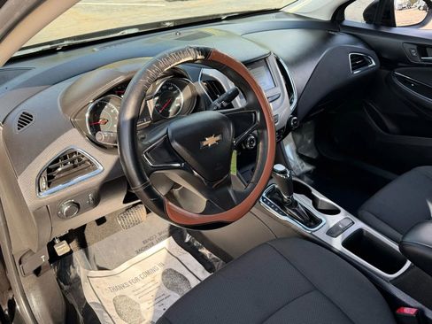 Used 2018 Chevrolet Cruze LS image 11