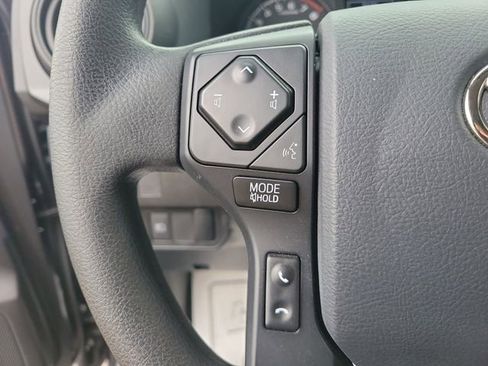 Used 2020 Toyota Tacoma SR AWD/4WD image 15