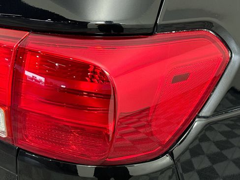 Used 2018 Kia Sedona LX w/ LX Essentials Premium Package FWD image 59