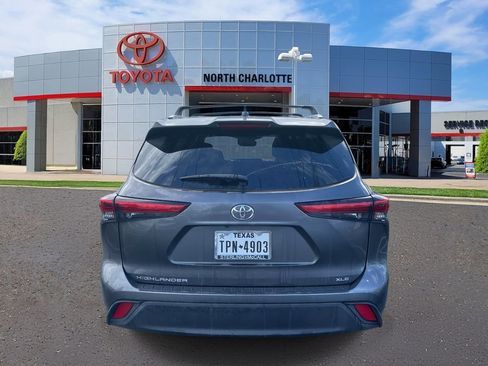 Used 2023 Toyota Highlander XLE image 9
