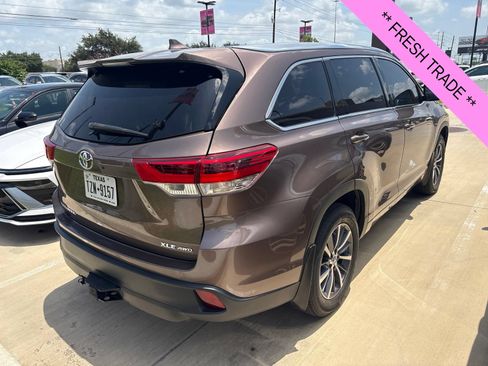 Used 2017 Toyota Highlander XLE AWD/4WD image 5
