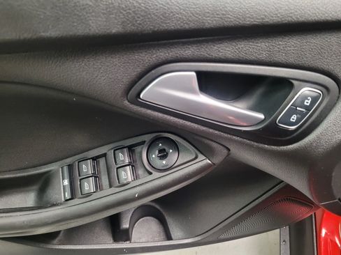 Used 2018 Ford Focus SE image 23