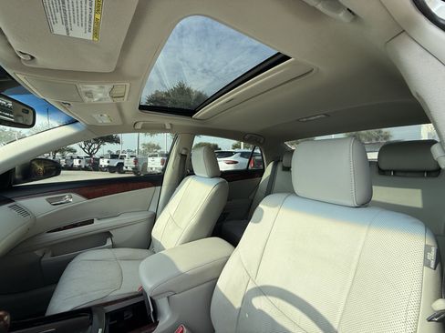 Used 2012 Toyota Avalon Limited image 29