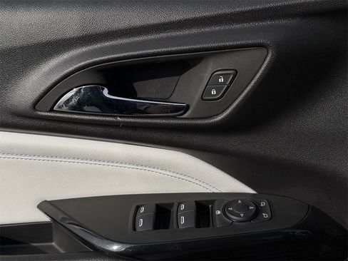 Used 2025 Chevrolet Trax LT w/ LT Convenience Package image 24