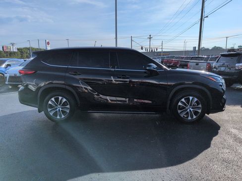 Used 2022 Toyota Highlander XLE FWD image 6