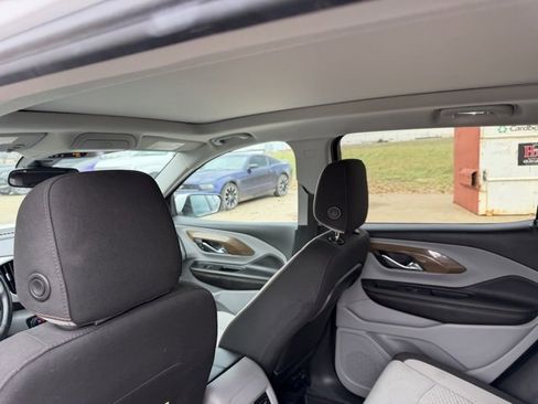 Used 2021 GMC Terrain SLE w/ Driver Convenience Package image 18