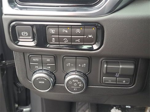 New 2026 GMC Yukon Elevation w/ Elevation Premium Package image 29