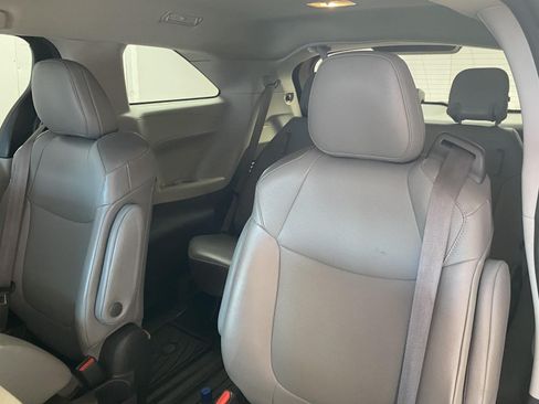 Used 2022 Toyota Sienna XLE AWD/4WD image 17