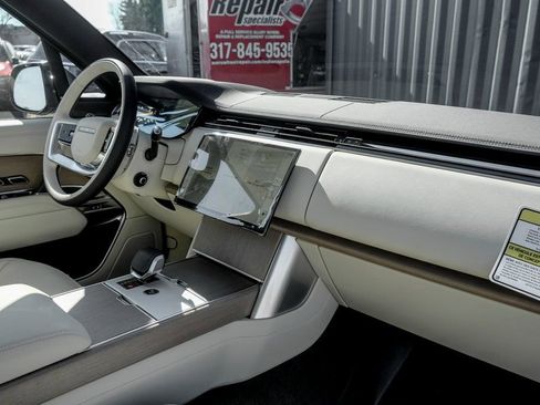 New 2026 Land Rover Range Rover Long Wheelbase SE AWD/4WD image 22