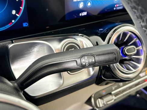 Certified 2023 Mercedes-Benz GLB 250 4MATIC image 20