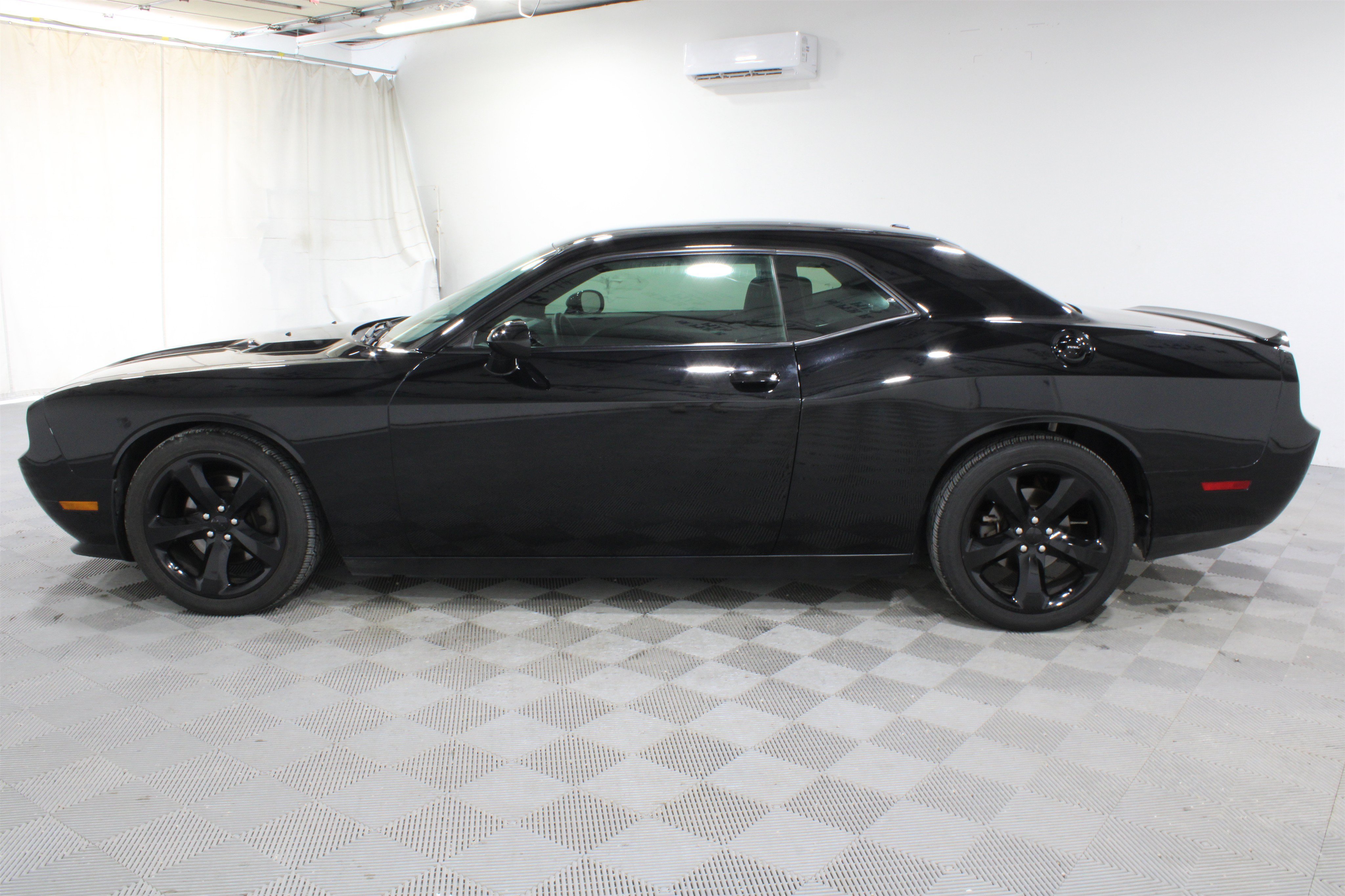 Used 2014 Dodge Challenger R/T w/ Blacktop Package RWD image 6
