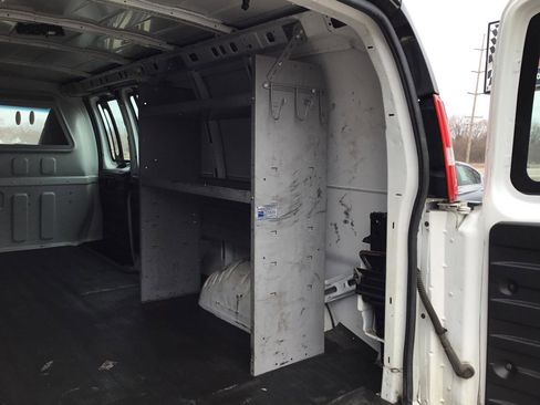 Used 2019 Chevrolet Express 2500 Extended w/ Enhanced Convenience Package image 19