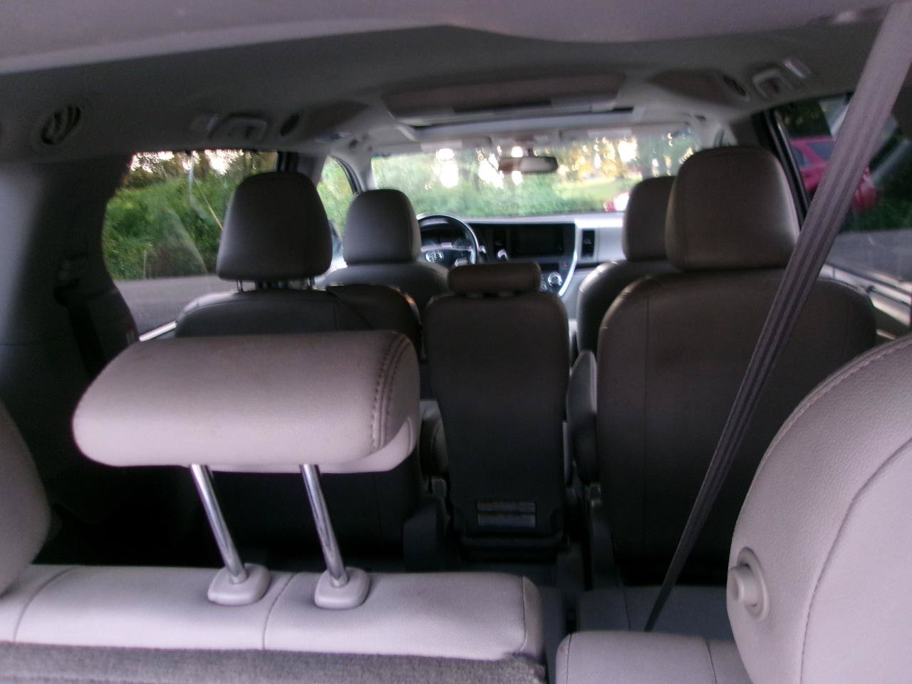 Used 2016 Toyota Sienna XLE Premium FWD image 22