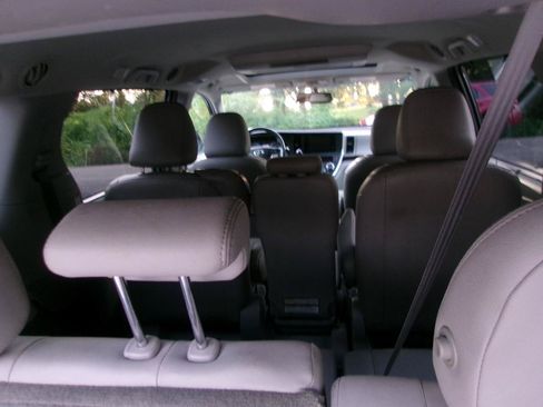 Used 2016 Toyota Sienna XLE Premium FWD image 22