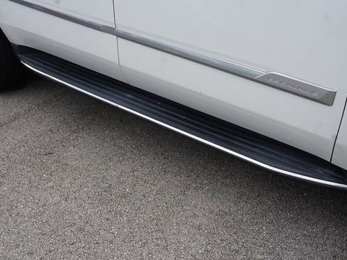 Used 2019 Cadillac Escalade ESV Luxury RWD image 21
