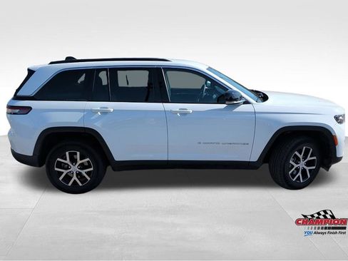 Used 2025 Jeep Grand Cherokee Limited AWD/4WD image 6