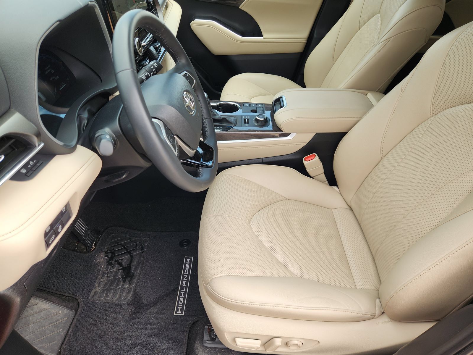 Used 2024 Toyota Highlander Limited AWD/4WD image 16