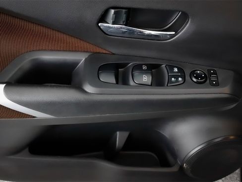 Used 2024 Nissan Kicks SR image 17