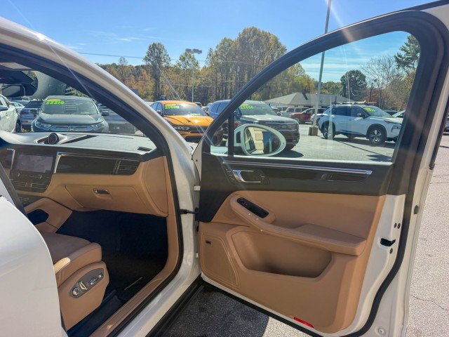 Used 2020 Porsche Macan AWD/4WD image 21