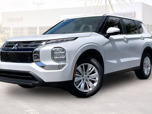 New 2026 Mitsubishi Outlander ES FWD image 2