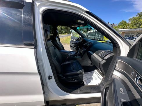 Used 2016 Ford Explorer XLT w/ Equipment Group 202A image 12