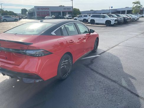 Used 2026 Nissan Sentra SR w/ SR Premium Package FWD image 5