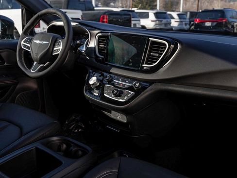 New 2026 Chrysler Voyager LX image 25