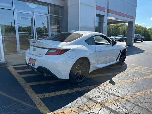 New 2025 Toyota GR86 Premium image 7
