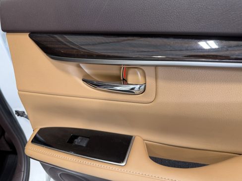 Used 2016 Lexus ES 350 w/ Luxury Package w/Wood Trim FWD image 30