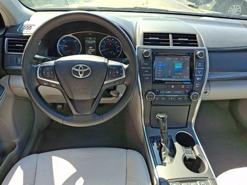 Used 2015 Toyota Camry XLE w/ Moonroof Package FWD image 10