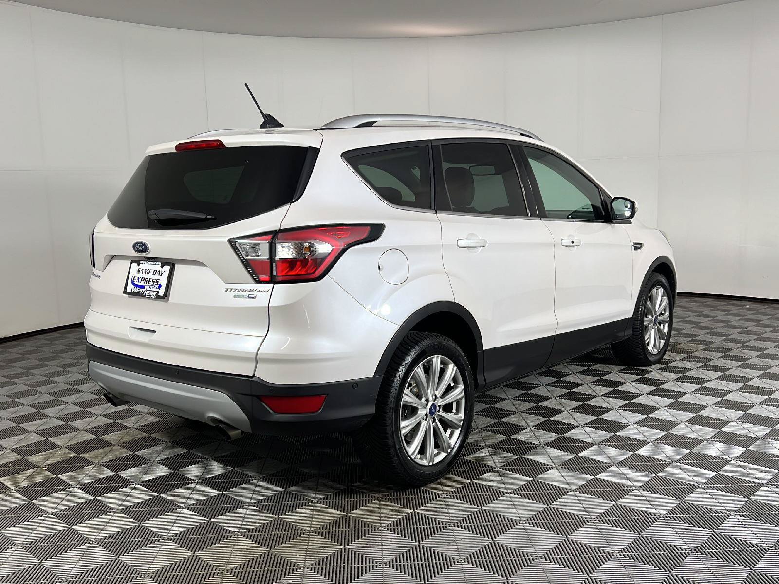 Used 2018 Ford Escape Titanium AWD/4WD image 5