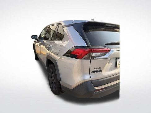 Used 2022 Toyota RAV4 LE FWD image 9
