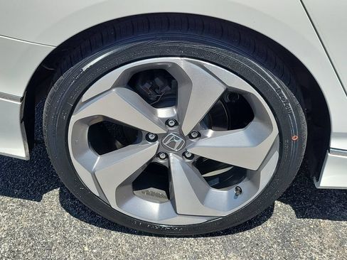 Used 2020 Honda Accord Touring image 7