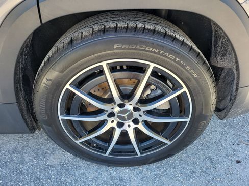 Certified 2025 Mercedes-Benz GLB 35 AMG 4MATIC image 5