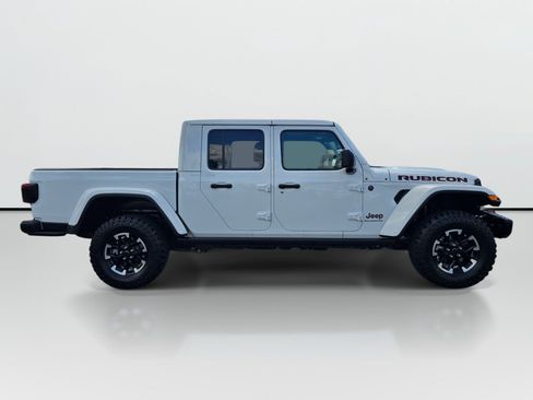 Used 2024 Jeep Gladiator Rubicon AWD/4WD image 8