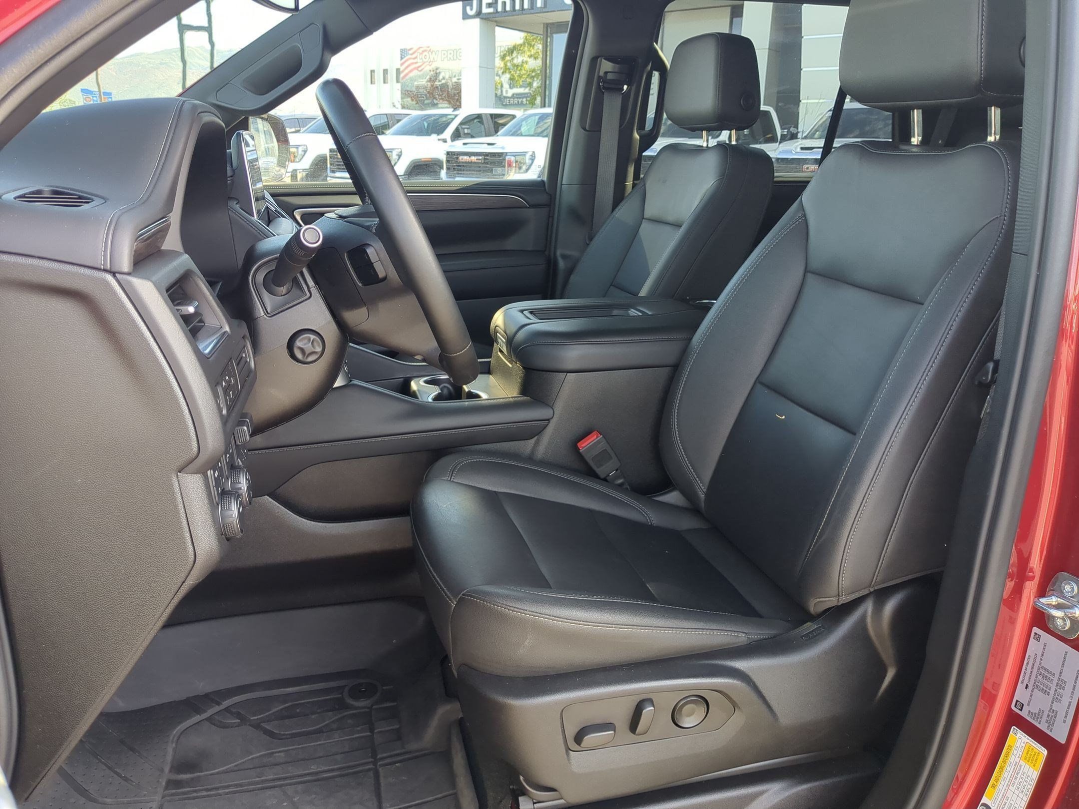 Used 2024 Chevrolet Tahoe LT w/ Luxury Package AWD/4WD image 14