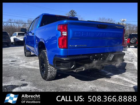 Used 2025 Chevrolet Silverado 1500 LT Trail Boss w/ Convenience Package II image 3