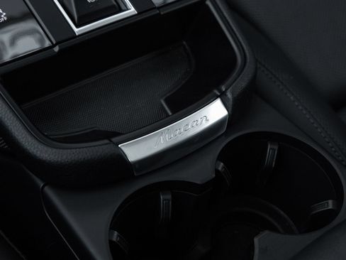Certified 2026 Porsche Macan AWD/4WD image 27