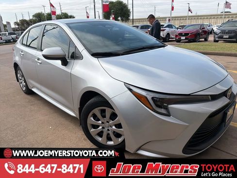 Used 2025 Toyota Corolla LE image 1