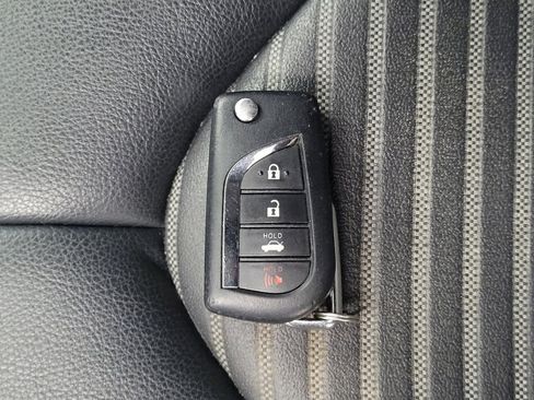 Used 2019 Toyota Camry SE FWD image 32