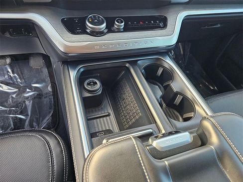 Certified 2025 Ford Expedition Max Platinum image 22