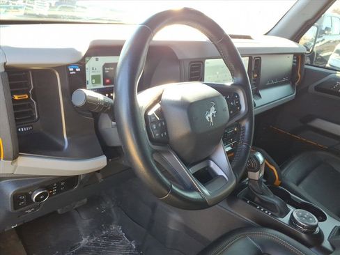 Used 2023 Ford Bronco Badlands image 9